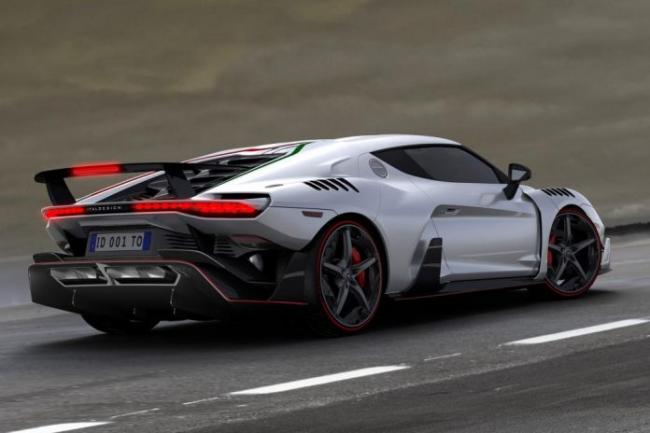 Italdesing V10 Efsanevi otomobil tasarımcılarından olan Italdesign,yeni supersport modelini Cenevre’de açığa çıkaracak.''Italdesign Automobili Speciali'' markası altında tanıtılan aracın üretimi sadece 5 adetle sınırılı olacak.Aracın 2010 yılından beri VW Group çatısı altında olan şirket için küçük seri üretim olarak nitelendirildiği belirtiliyor. Otomobilde aliminyum ve karbonfiberden oluşan hafif ağırlıkta materyaller ve modüler bir platform kullanılırken, kaputunun altında Lamborghini Huracan LP610 ve Audi R8 V10 Plus'tan tanıdığımız 5.2 litrelik V10 ünite görev yapıyor.602hp. güç üreten aracın 0-100 hızlanması 3.2 saniye iken ulaşabildiği maksimum sürat ise 330km/h.
