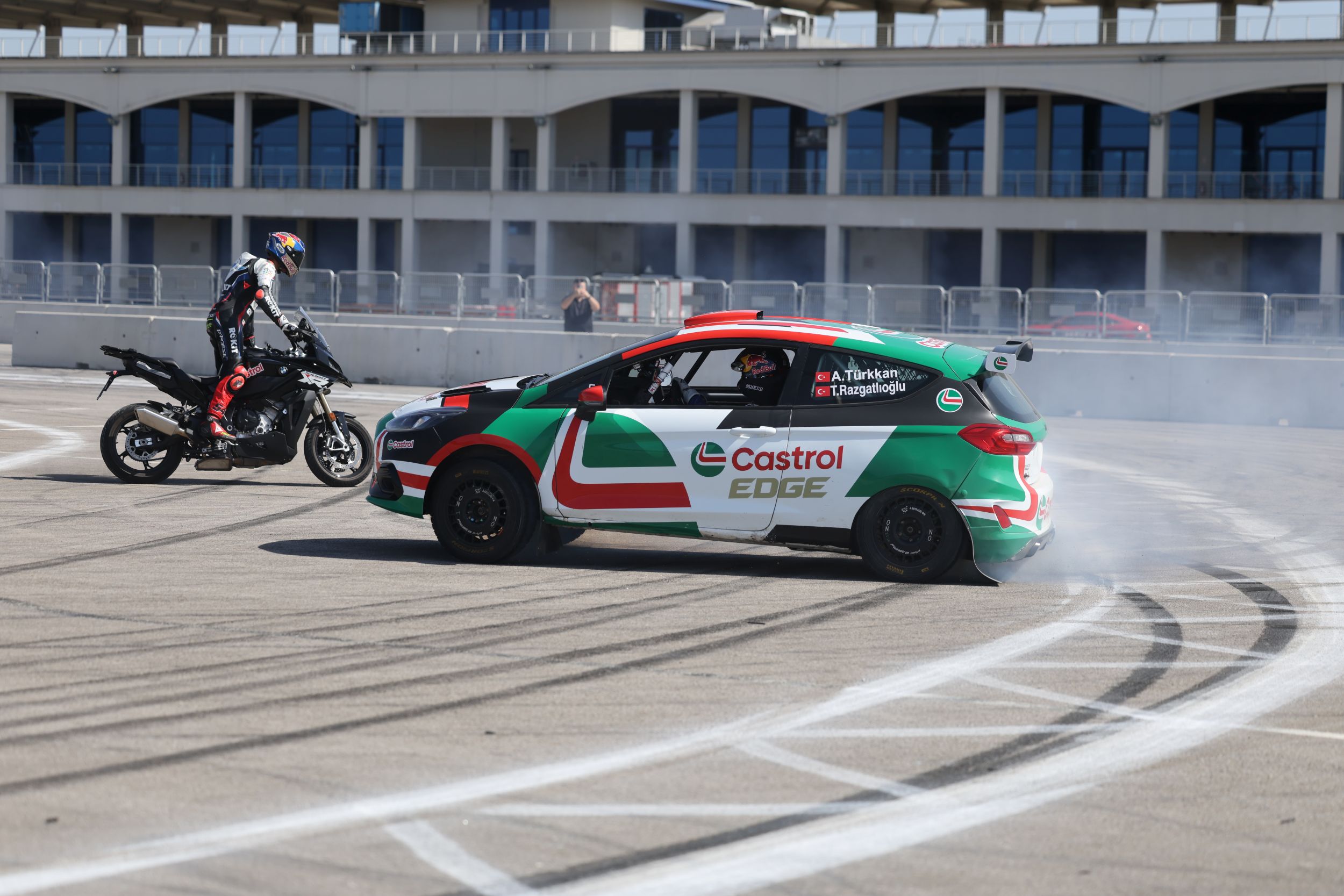 Castrol, Performansın Sınırlarını Razgatlıoğlu ve Türkkan'la zorladı