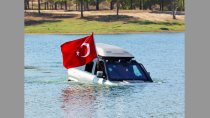 BYD Türkiye'den , Yüzen, Kendi Etrafında Dönen ve Zıplayabilen Araçlarıyla Şov!..